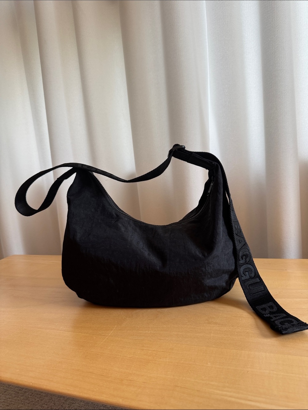 BAGGU Medium Crescent Bag in Black